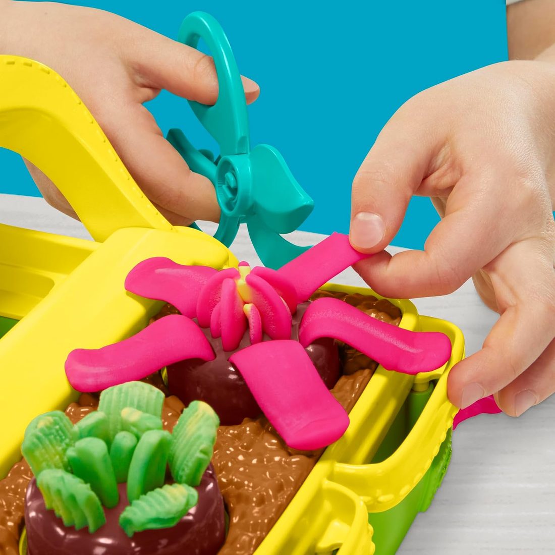 Play-Doh Blooming Flower Garden Playset, view 5