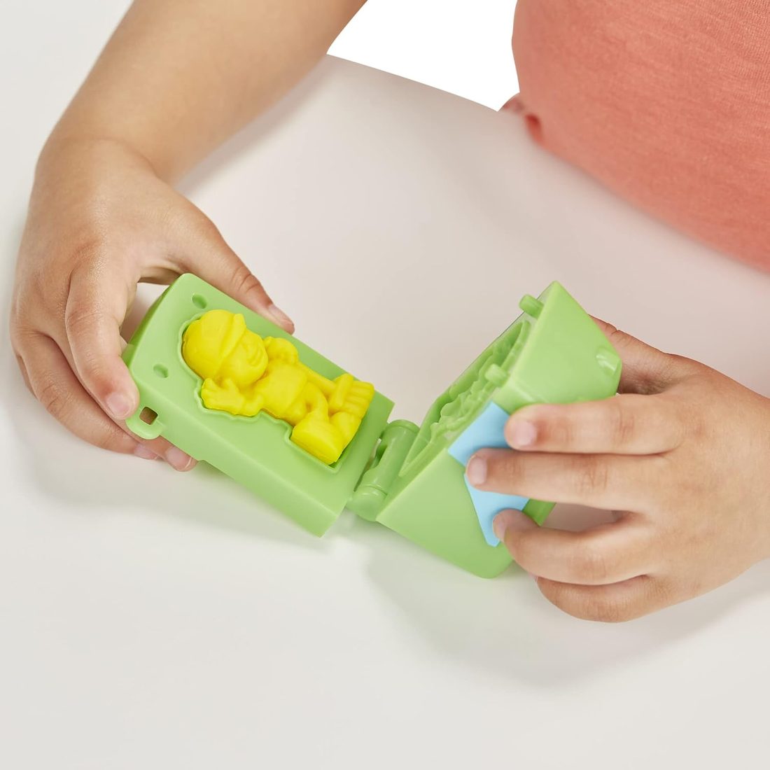 Play-Doh Dumpin' Fun Garbage Truck Playset, view 6