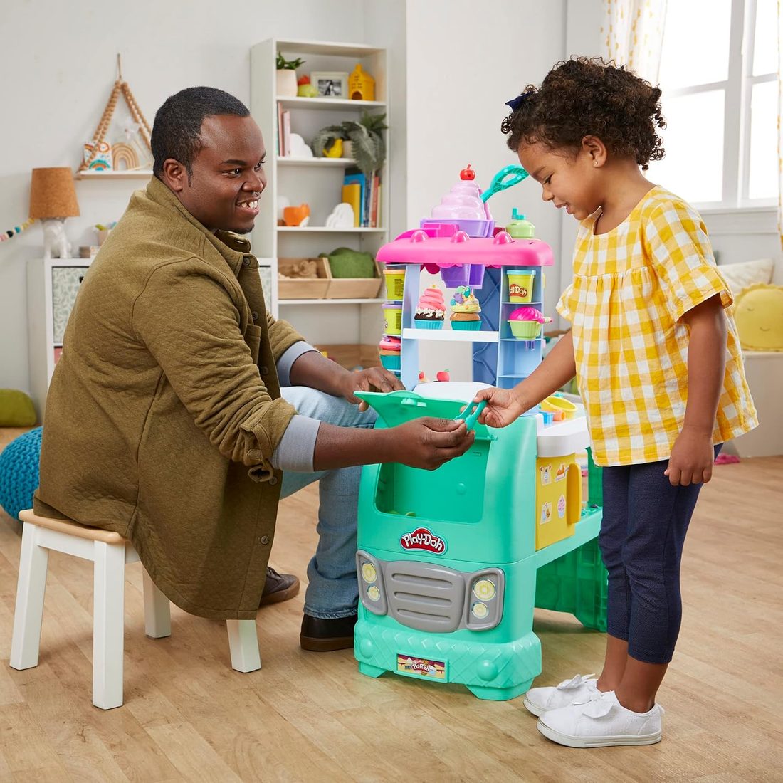 Play-Doh Kitchen Creations Sweet Snacks Food Truck, view 6